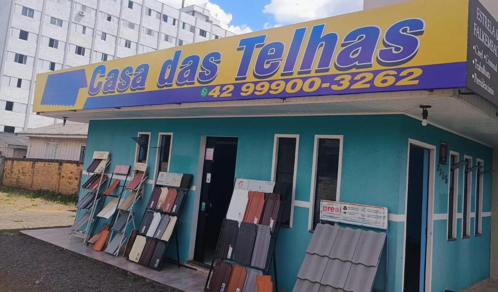 Fachada nova da Casa das Telhas